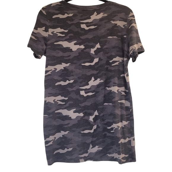 VS PINK PERFECT CREW CAMO V NECK TEE - Picture 8 of 11